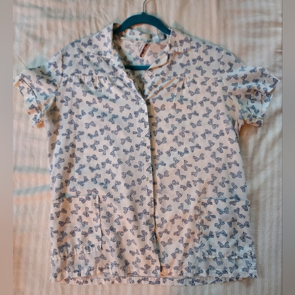 Vintage button up shirt with bow pattern